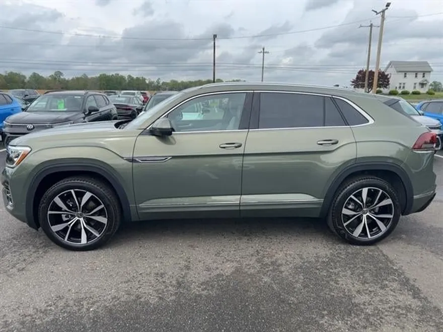 2025 Volkswagen Atlas Cross Sport SEL Premium R-Line photo 1