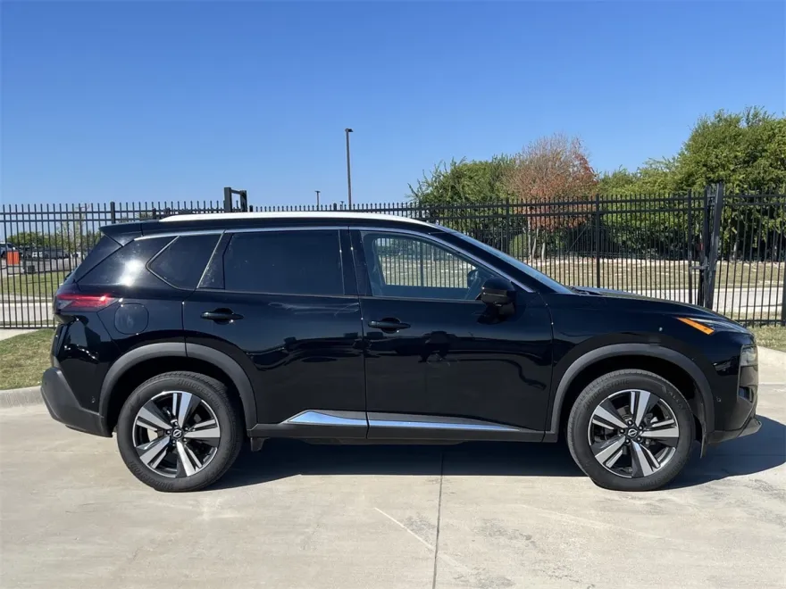 2023 Nissan Rogue SL photo 1