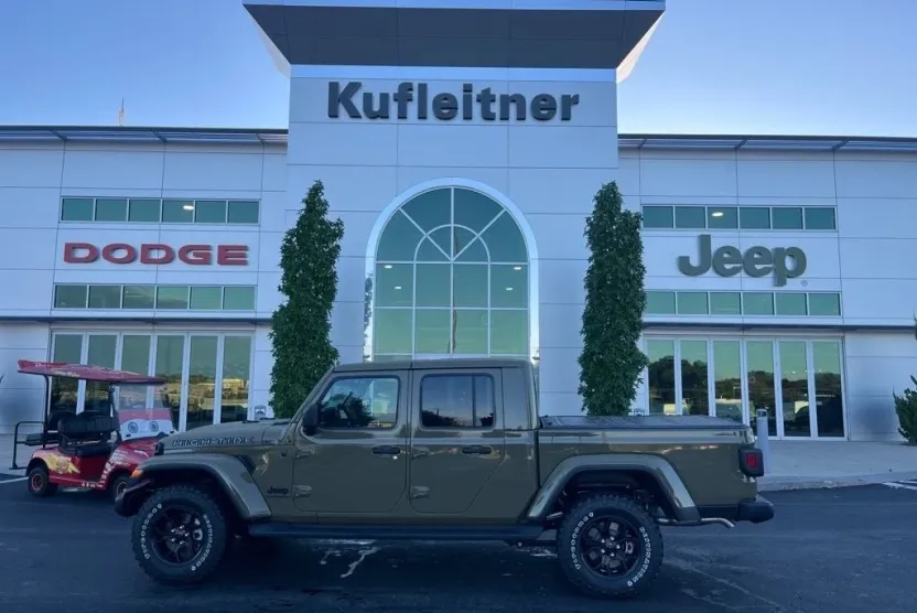 2025 Jeep Gladiator Sport photo 1