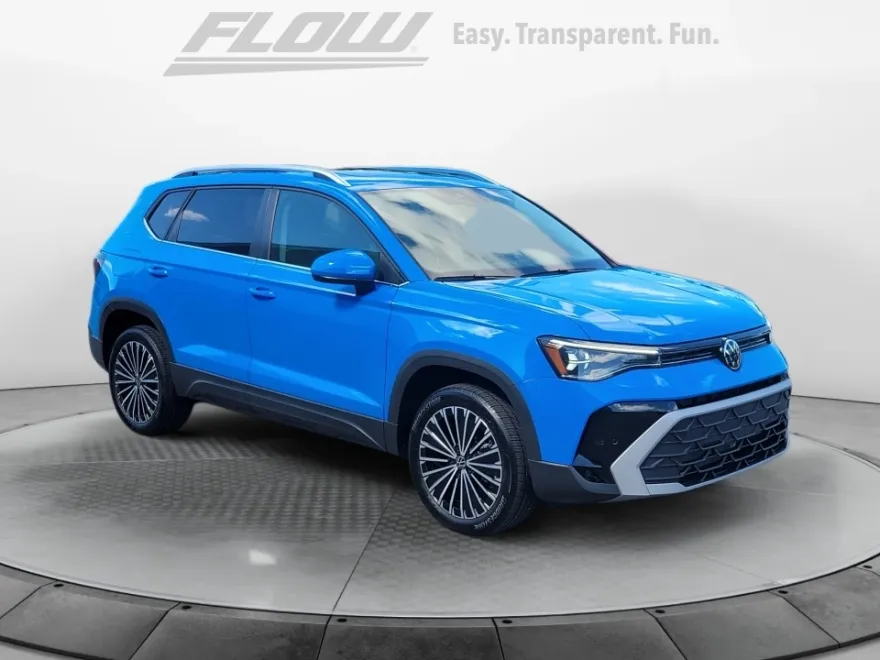 2025 Volkswagen Taos SE photo 1