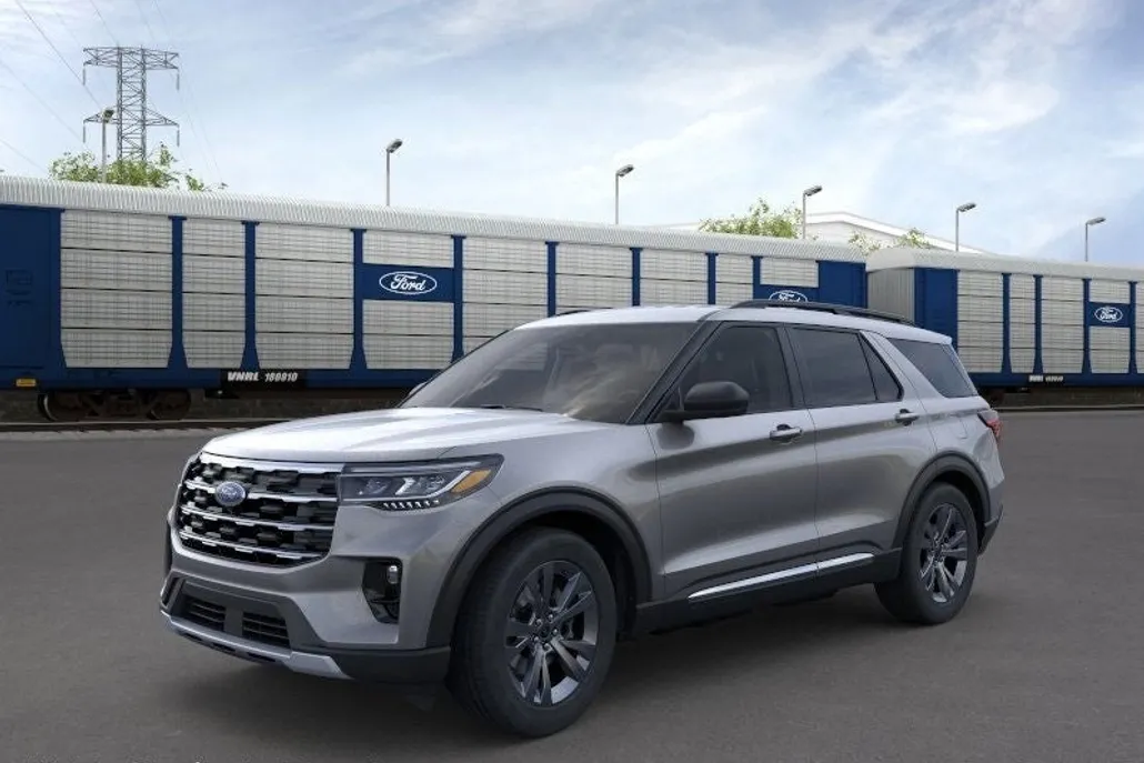 2025 Ford Explorer photo 1