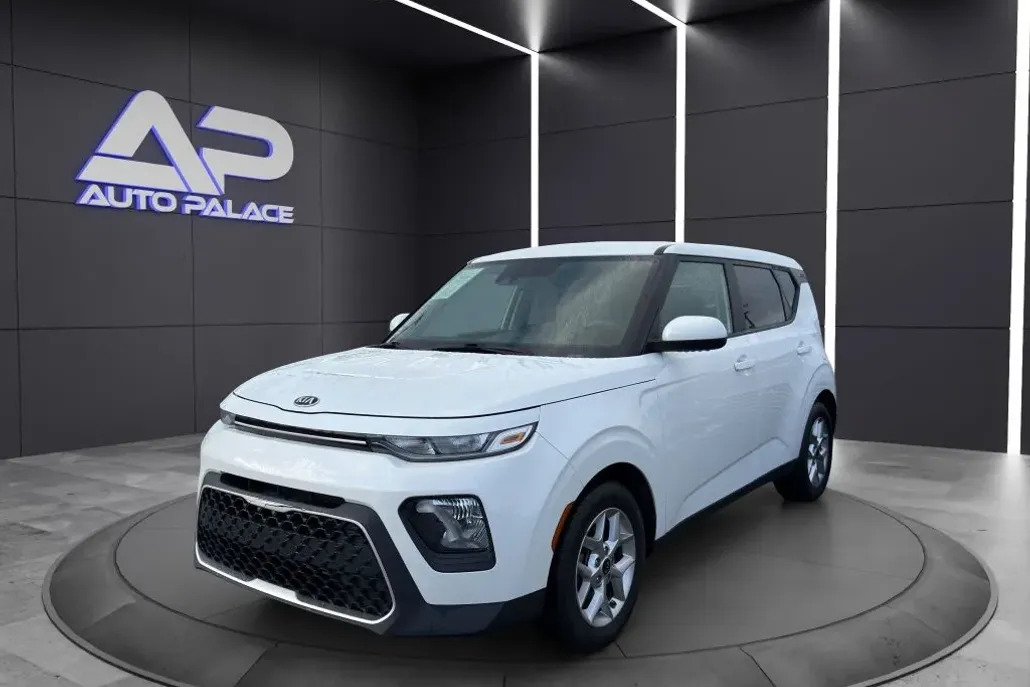 2021 Kia Soul LX photo 1