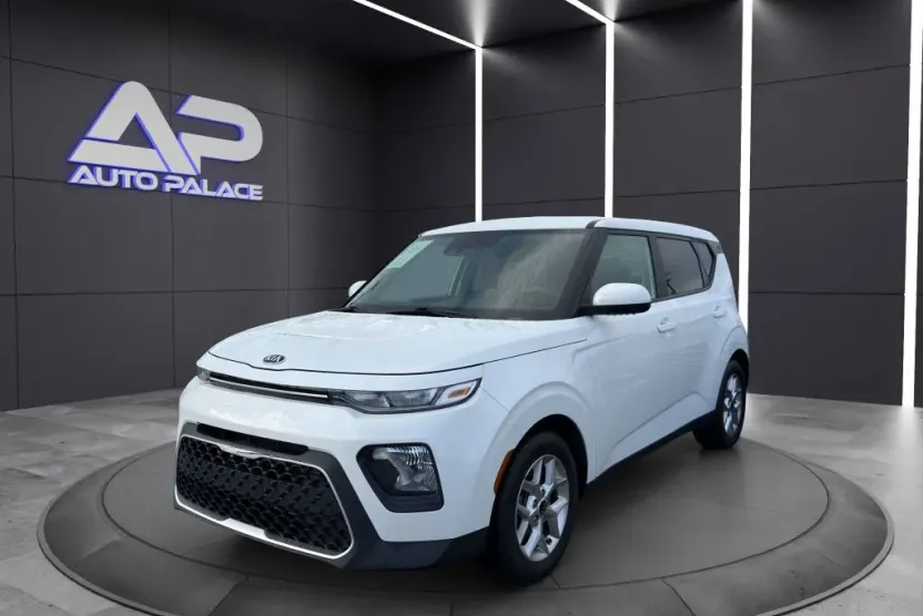 2021 Kia Soul LX photo 1