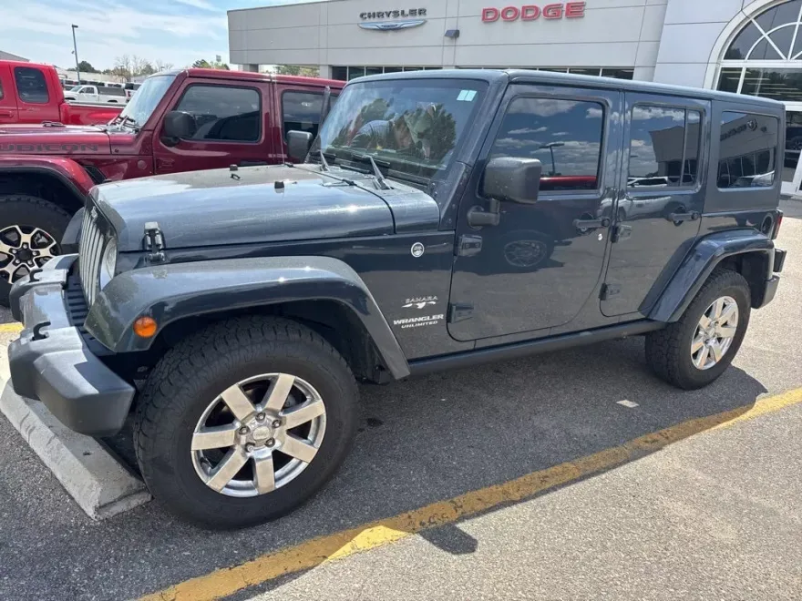 2017 Jeep Wrangler Unlimited Sahara photo 1