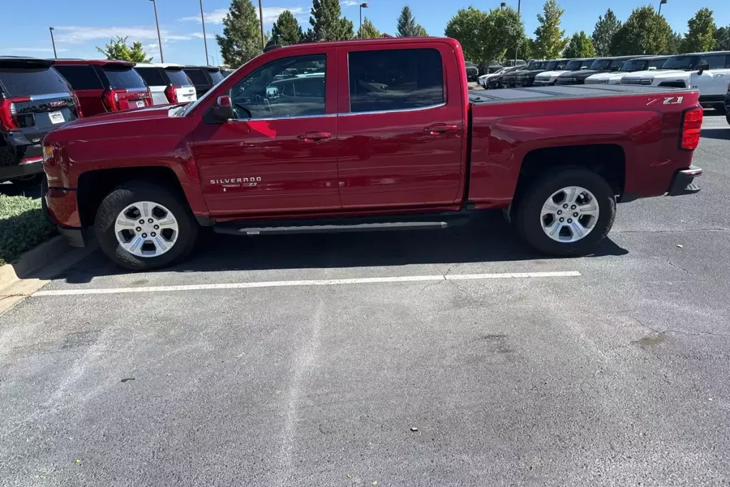2018 Chevrolet Silverado 1500 LT photo 1