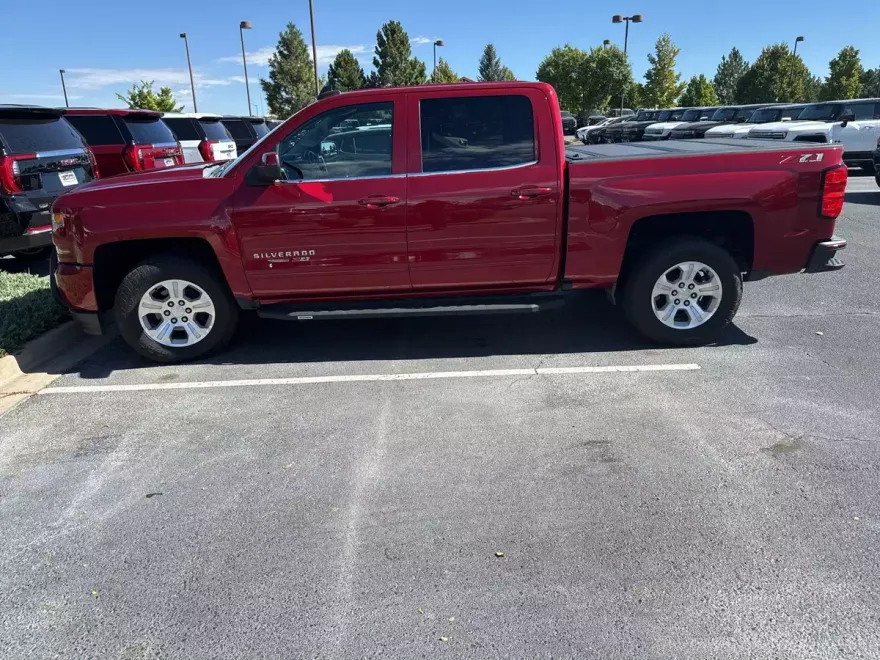 2018 Chevrolet Silverado 1500 LT photo 1