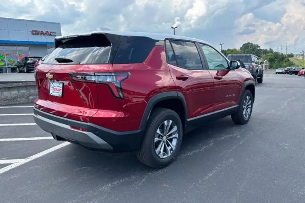 2026 Chevrolet Equinox LT photo 1