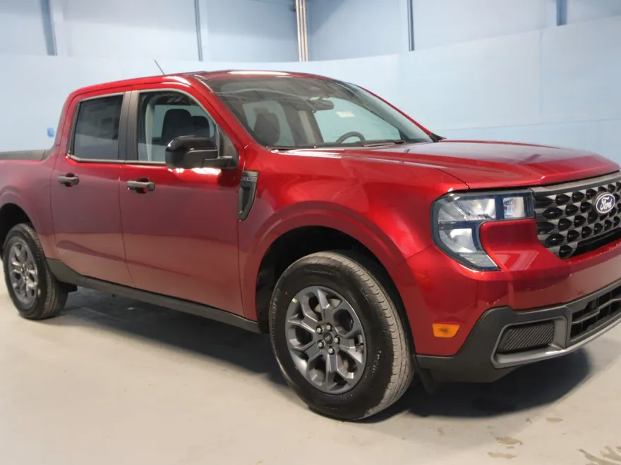 2025 Ford Maverick XLT photo 1