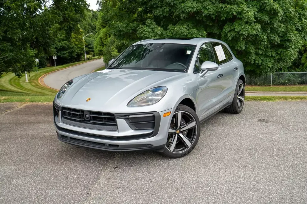 2024 Porsche Macan Base photo 1