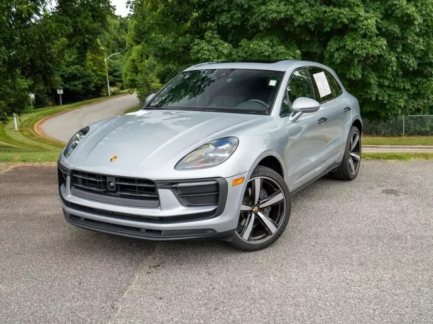 2024 Porsche Macan Base photo 1