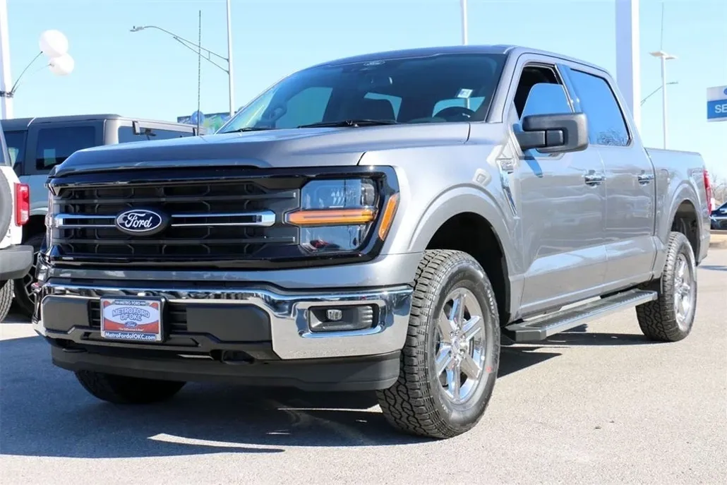 2025 Ford F-150 XLT photo 1