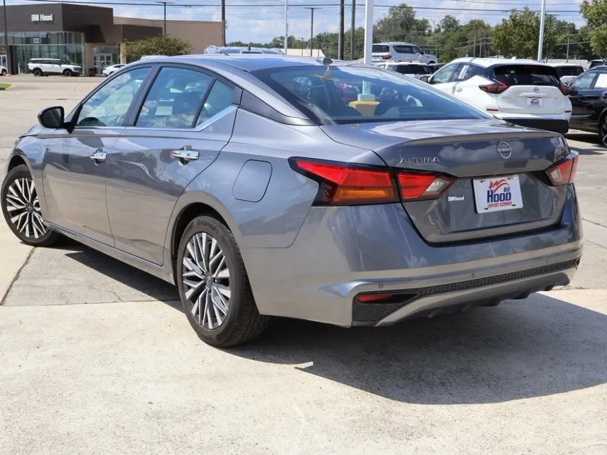 2024 Nissan Altima 2.5 SV photo 1