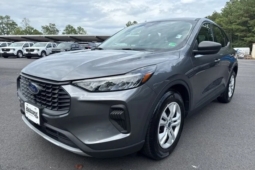 2023 Ford Escape Base photo 1