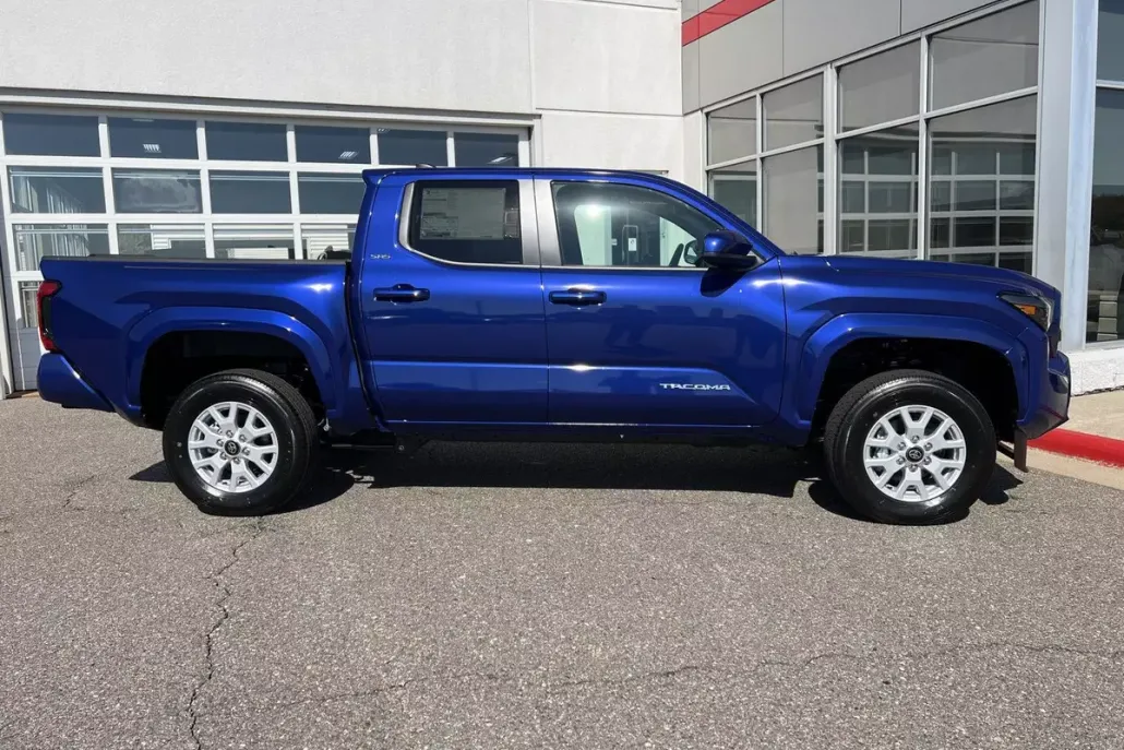 2025 Toyota Tacoma SR5 photo 1