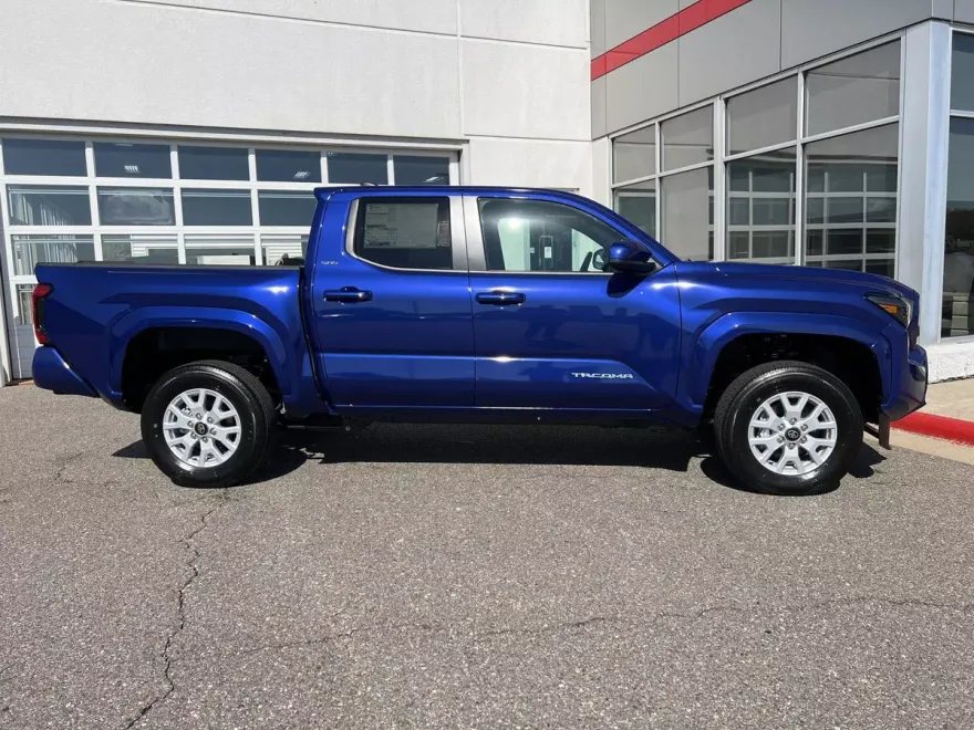 2025 Toyota Tacoma SR5 photo 1