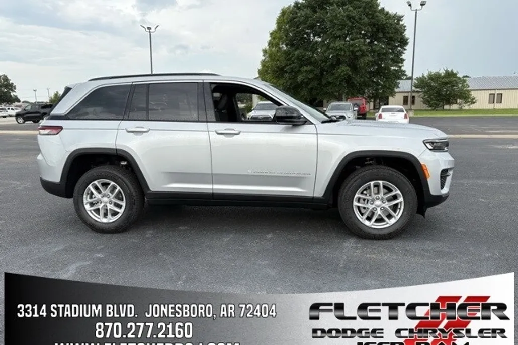 2025 Jeep Grand Cherokee Laredo photo 1