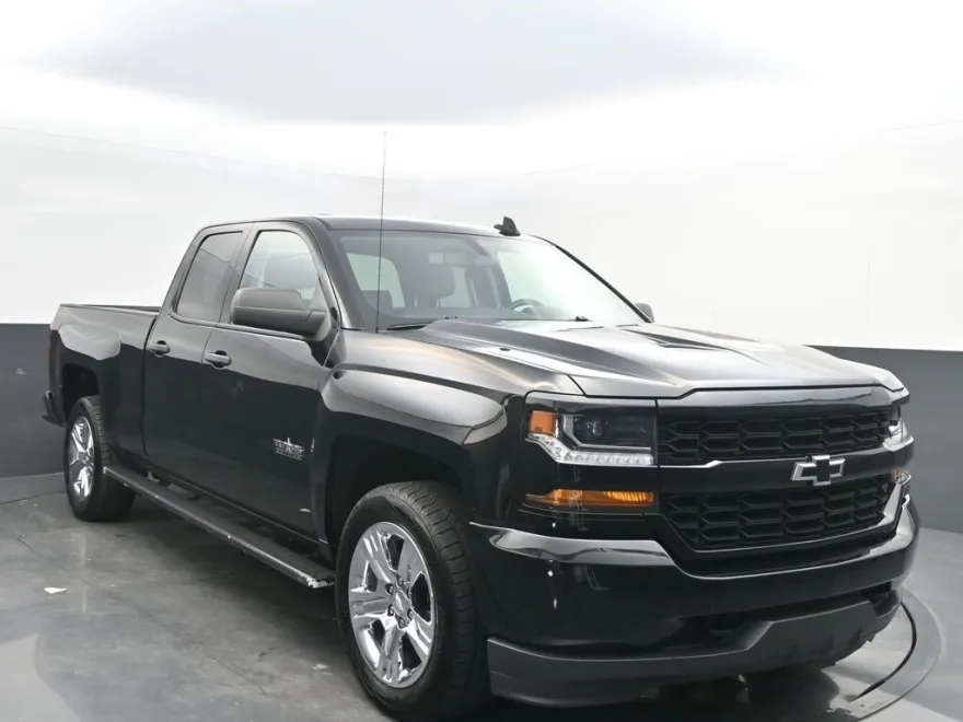 2019 Chevrolet Silverado 1500 Custom photo 1