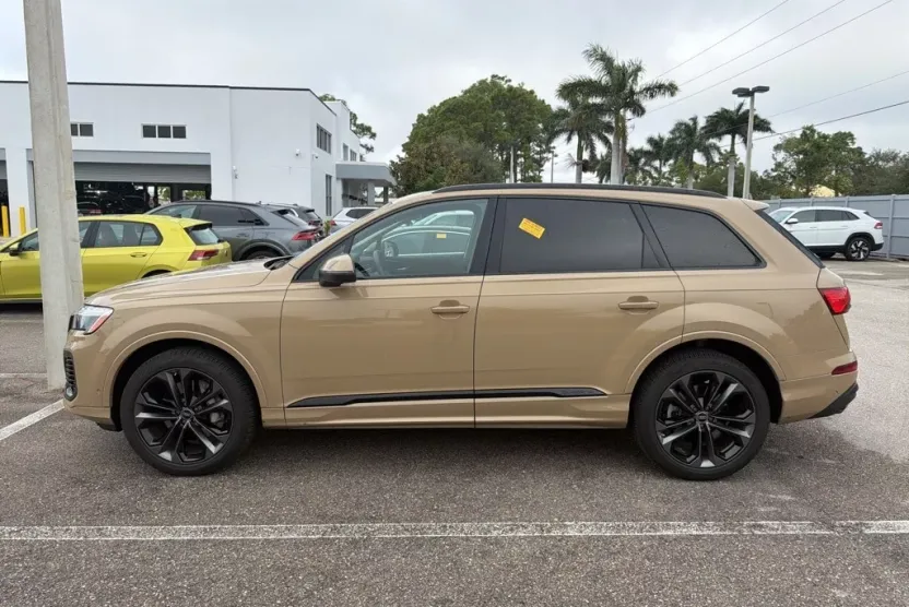 2025 Audi Q7 Premium Plus photo 1