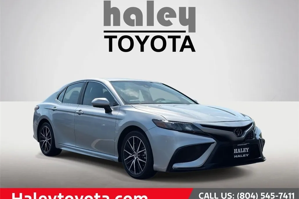 2024 Toyota Camry SE photo 1