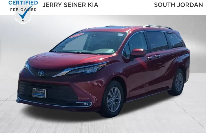 2023 Toyota Sienna XLE photo 1