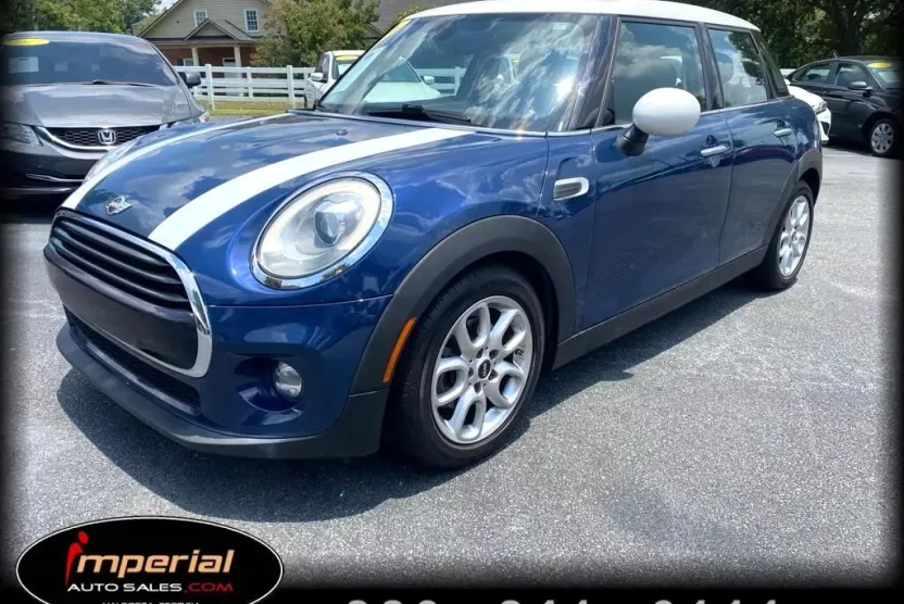 2016 Mini Cooper Hardtop 4 Door photo 1