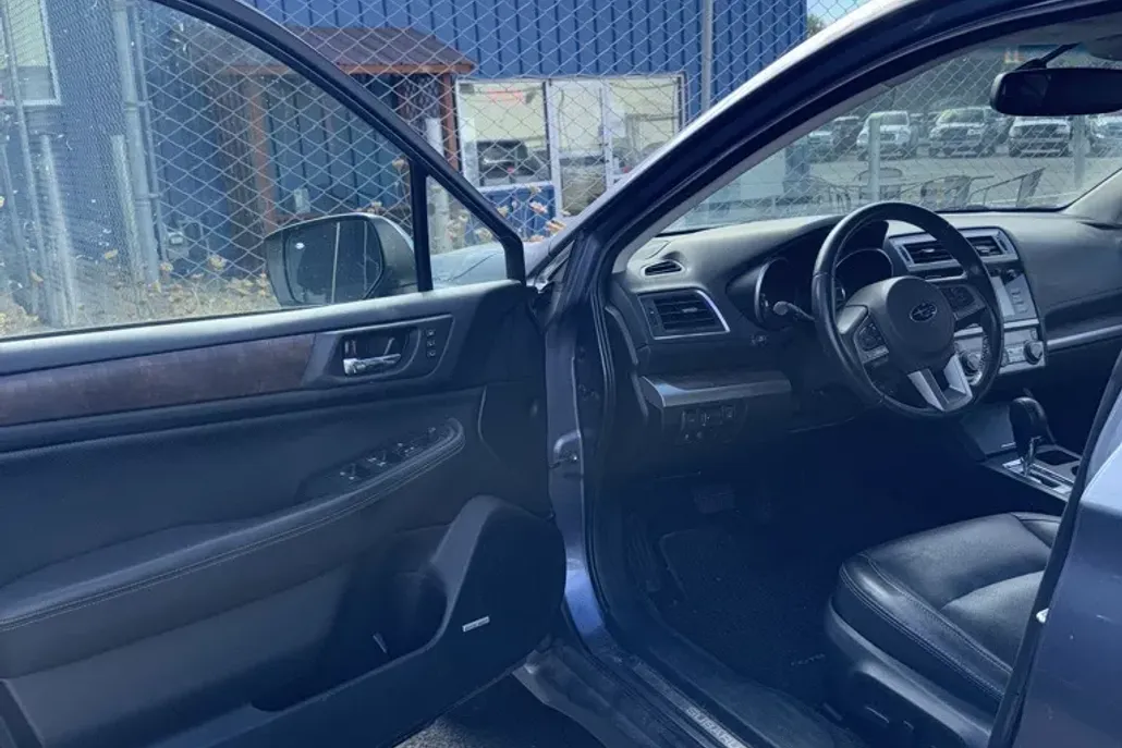 2015 Subaru Outback 2.5i photo 1