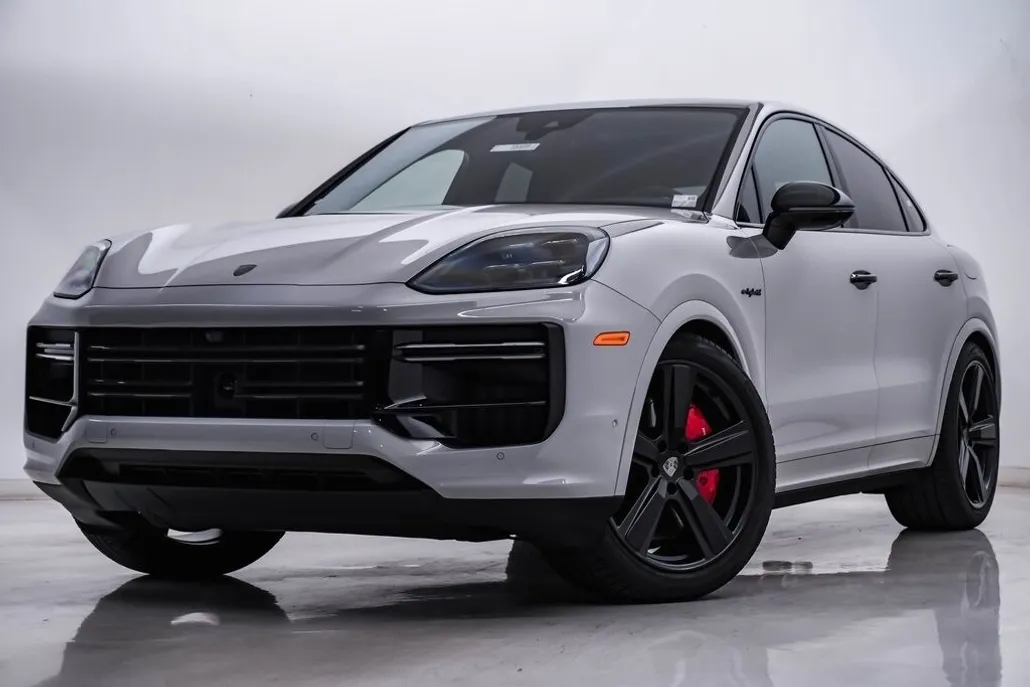 2025 Porsche Cayenne Turbo E-Hybrid Coupe photo 1