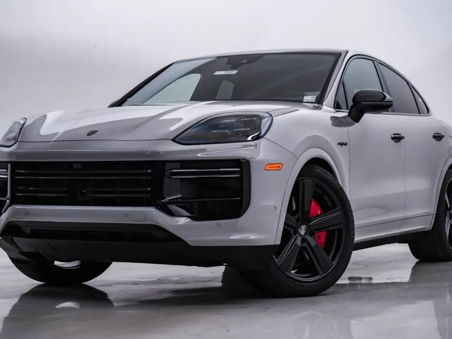 2025 Porsche Cayenne Turbo E-Hybrid Coupe photo 1