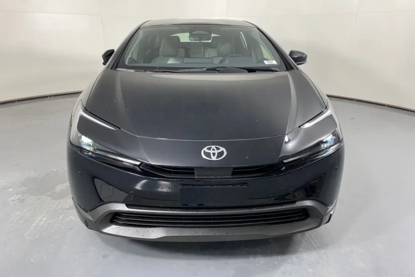 2025 Toyota Prius LE photo 1