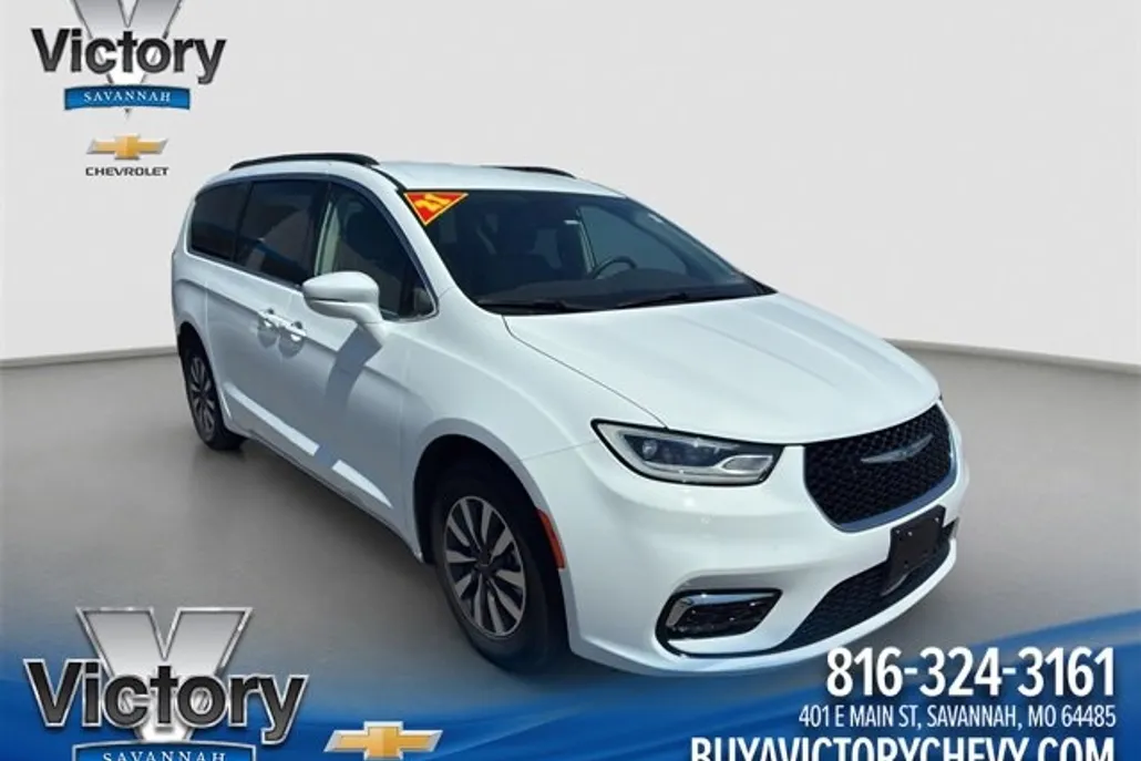 2021 Chrysler Pacifica Touring photo 1
