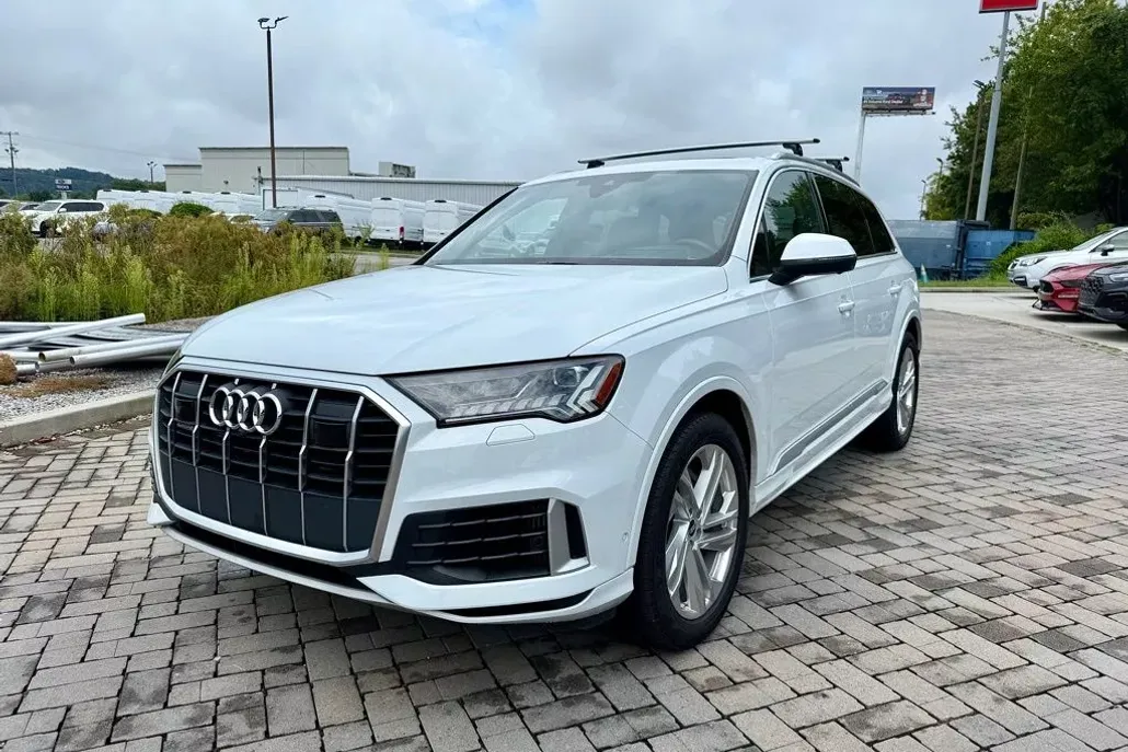 2022 Audi Q7 55 Prestige photo 1