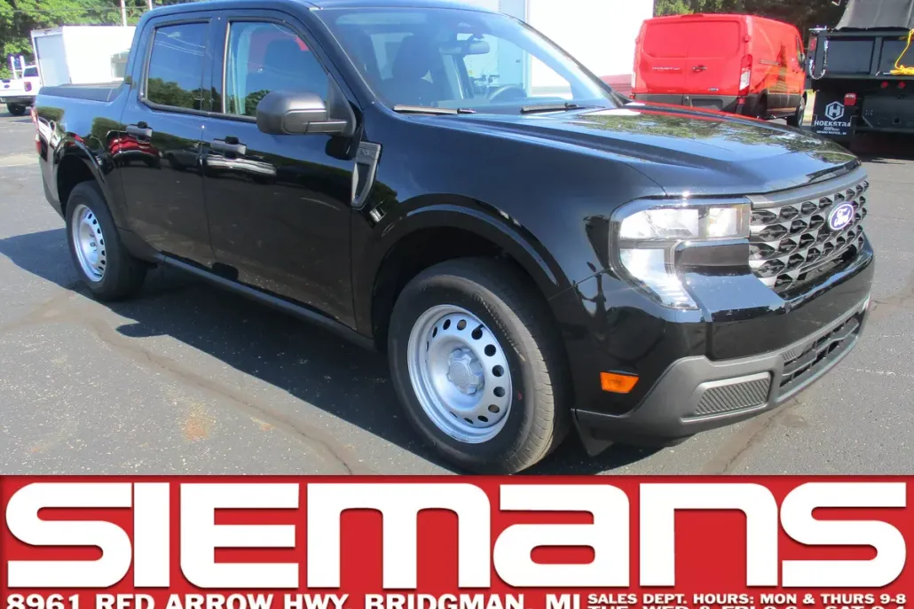 2025 Ford Maverick XL photo 1
