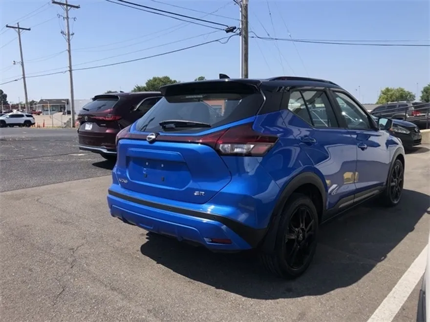 2024 Nissan Kicks SR photo 1