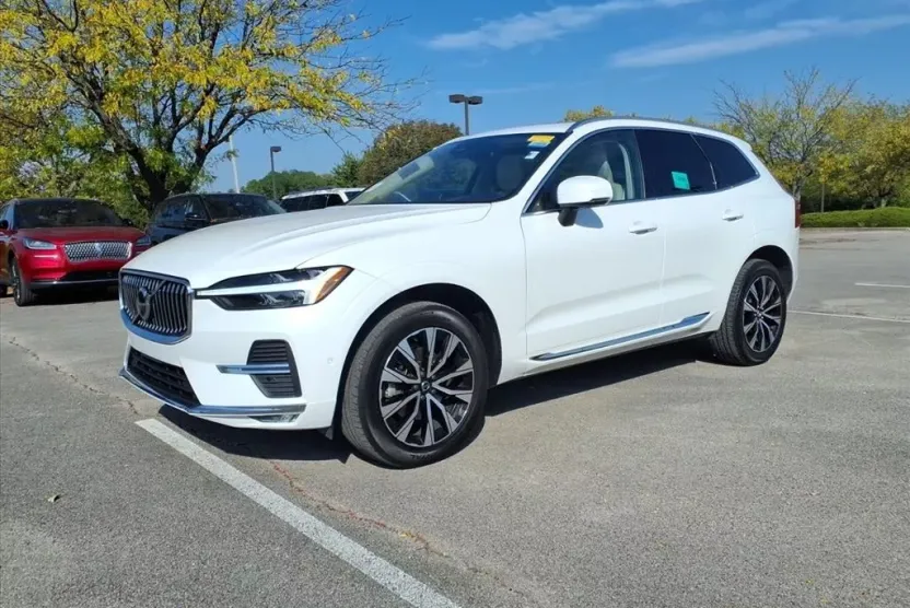 2023 Volvo XC60 B5 Plus photo 1