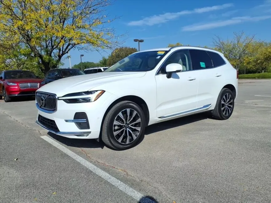 2023 Volvo XC60 B5 Plus photo 1