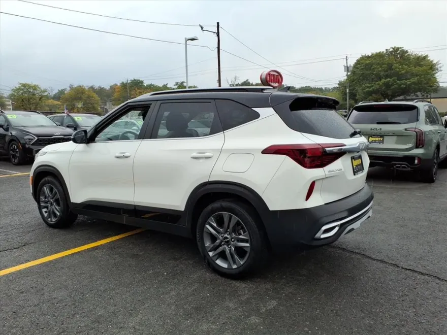 2023 Kia Seltos S photo 1