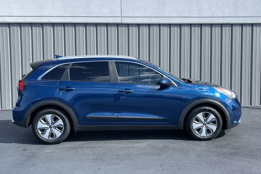 2019 Kia Niro LX photo 1
