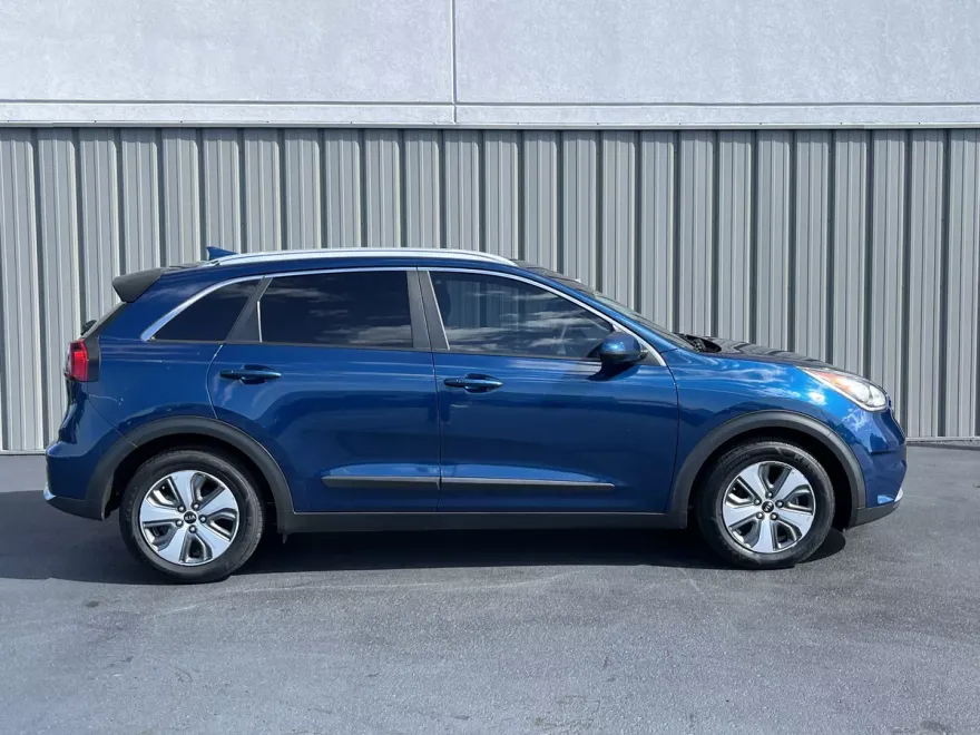 2019 Kia Niro LX photo 1