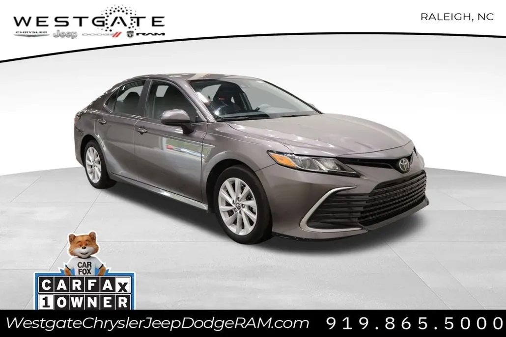 2022 Toyota Camry LE photo 1