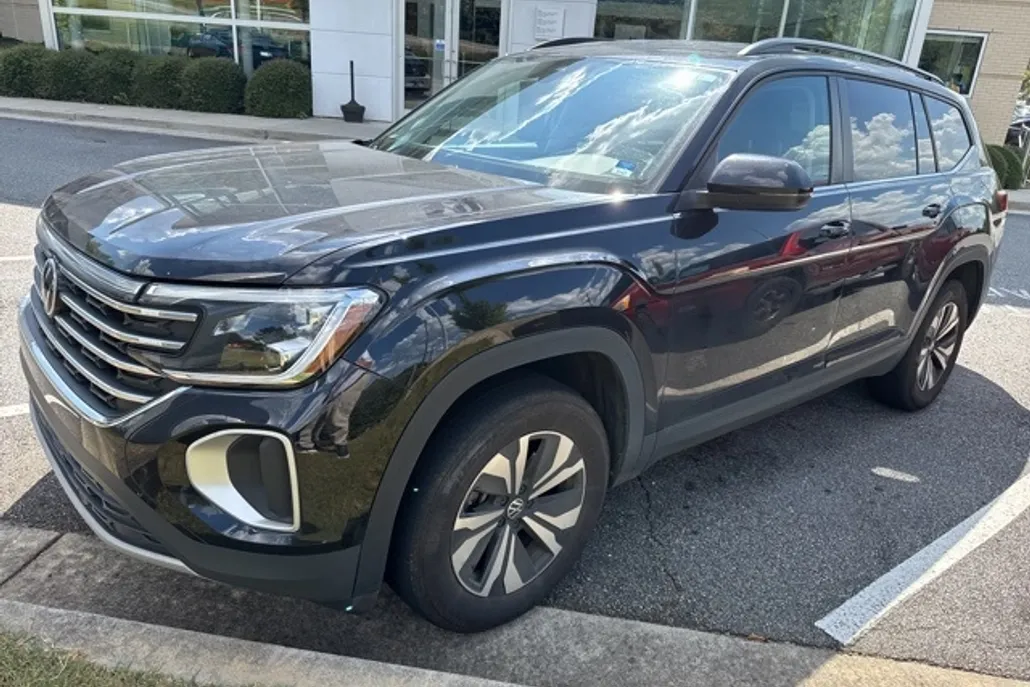 2024 Volkswagen Atlas SE photo 1