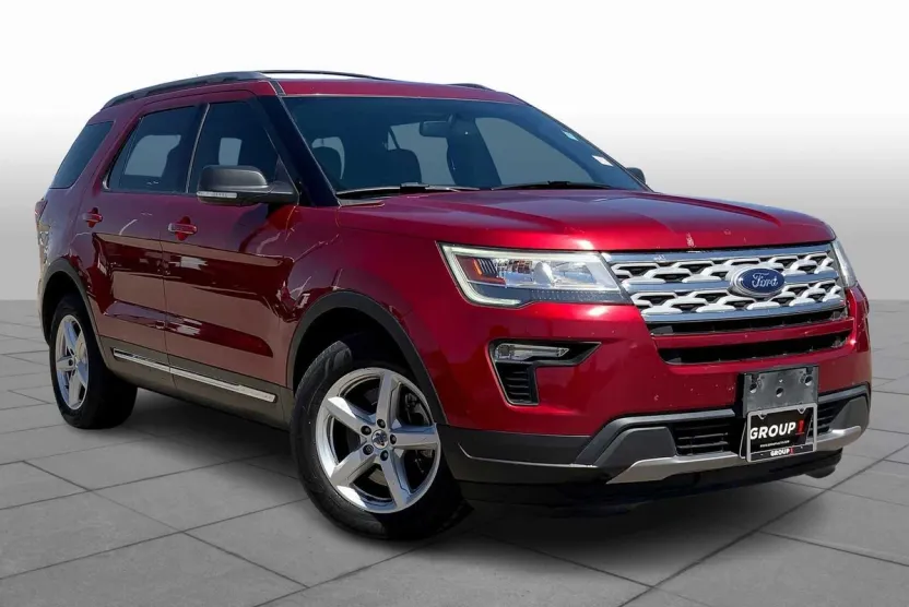2019 Ford Explorer XLT photo 1