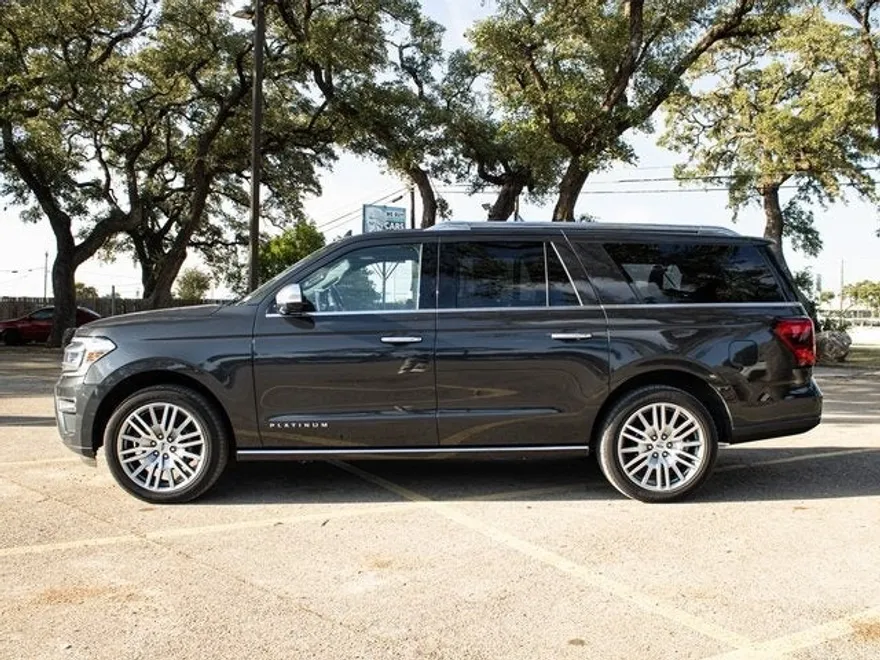 2023 Ford Expedition MAX Platinum photo 1