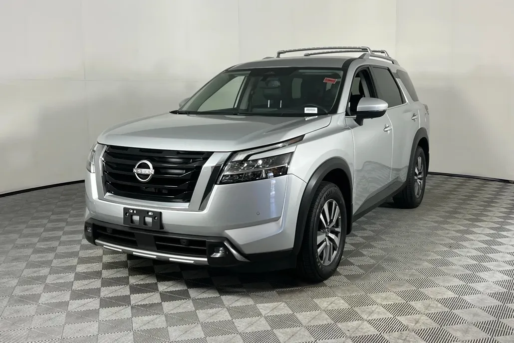 2022 Nissan Pathfinder SL photo 1
