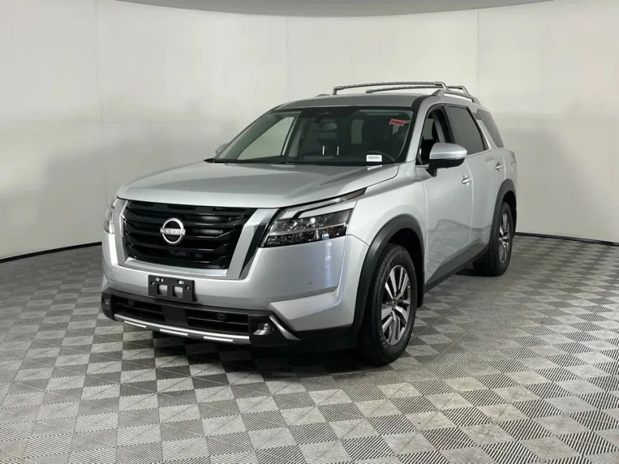 2022 Nissan Pathfinder SL photo 1