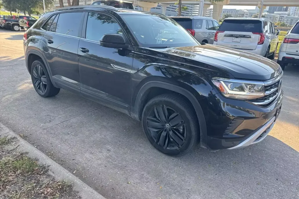 2022 Volkswagen Atlas Cross Sport V6 SE Technology photo 1