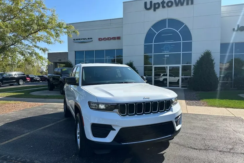 2025 Jeep Grand Cherokee Laredo photo 1
