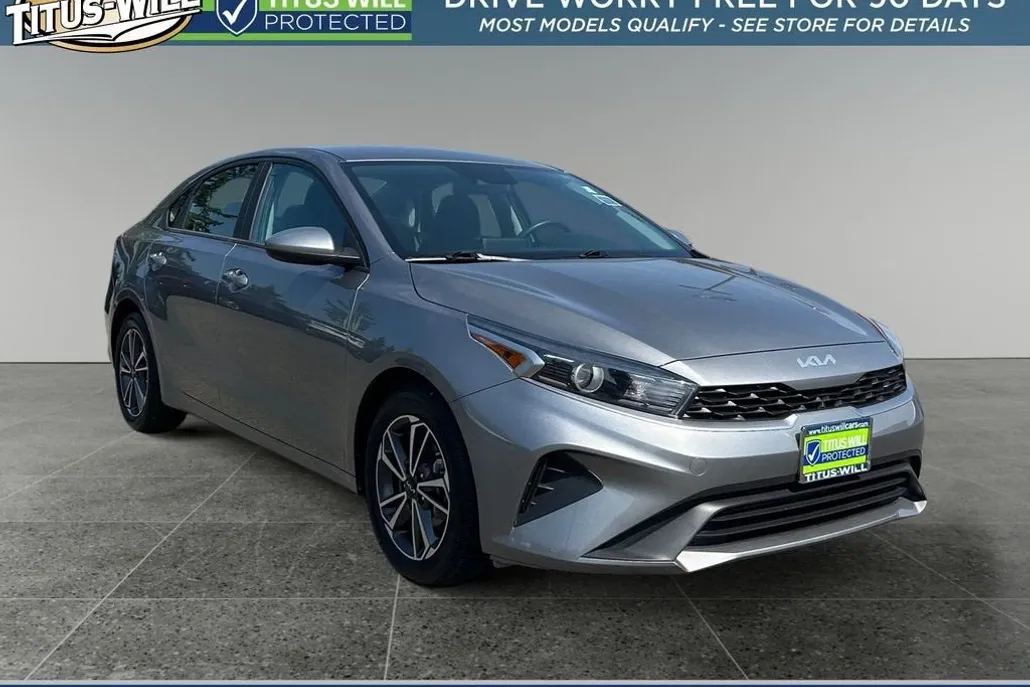 2022 Kia Forte LXS photo 1