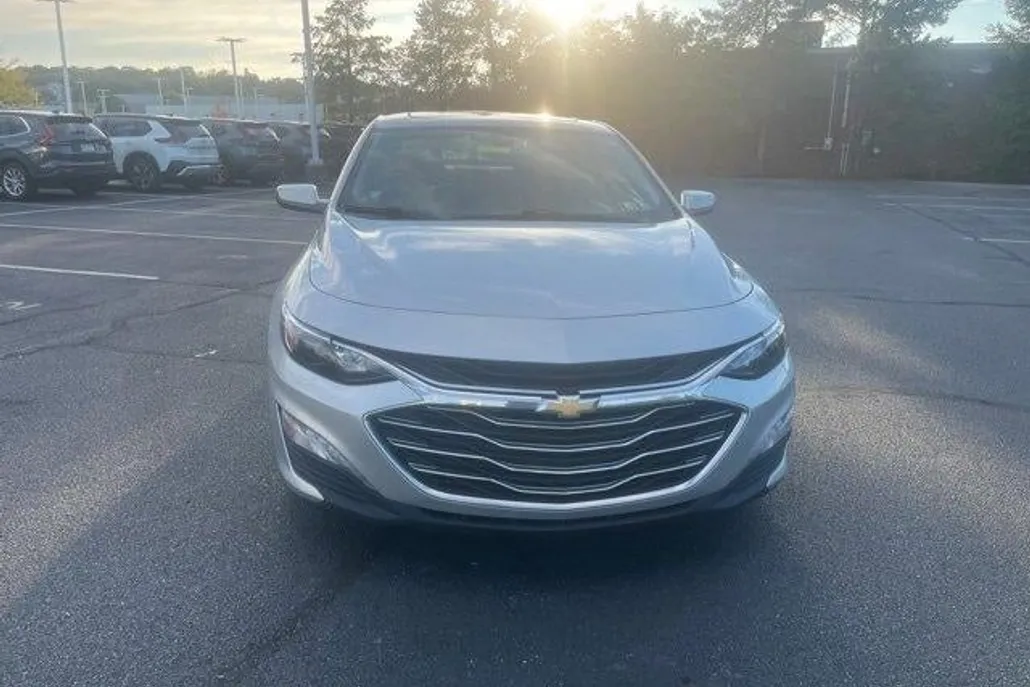 2021 Chevrolet Malibu 1LT photo 1