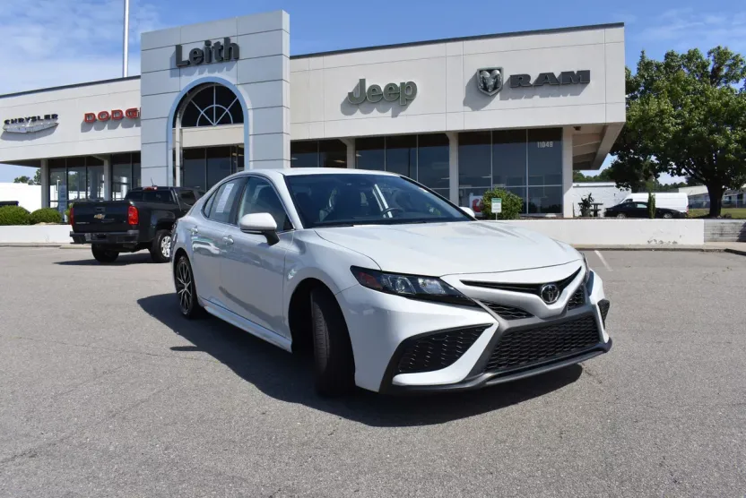 2023 Toyota Camry SE photo 1