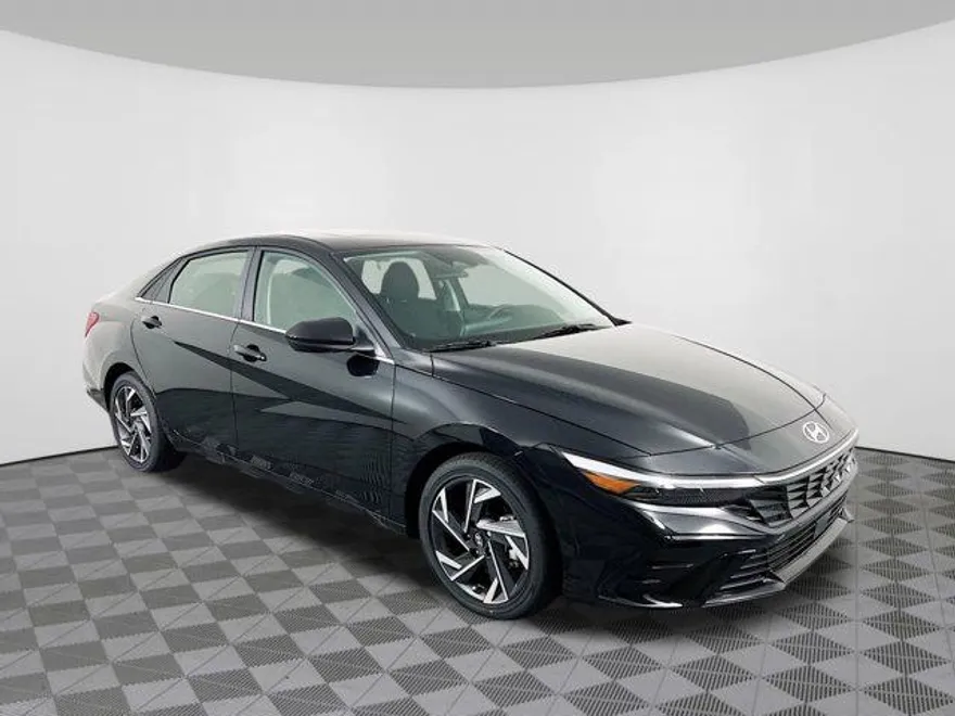 2025 Hyundai Elantra SEL Convenience photo 1